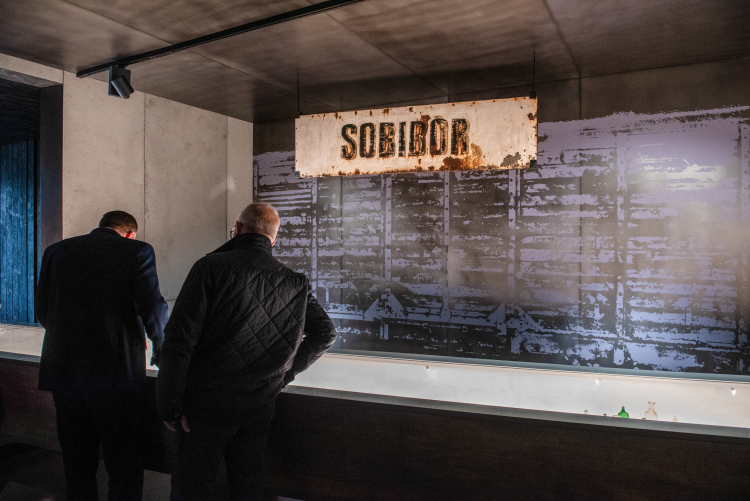 Ekspozycja w muzeum na terenie dawnego obozu zagłady w Sobiborze. Fot. PAP/Wojtek Jargiło