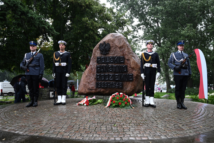 Obelisk upamiętniający Polskie Państwo Podziemne. Fot. PAP/Marcin Gadomski