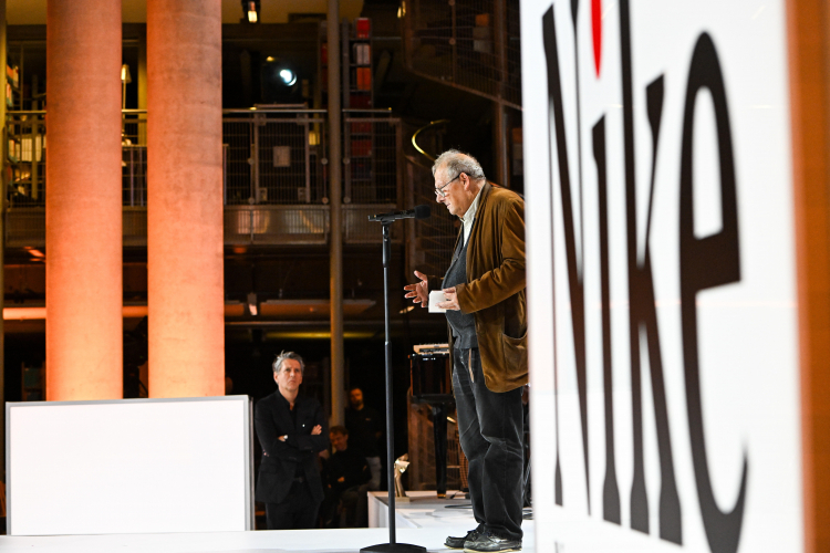 Adam Michnik, redaktor naczelny Gazety Wyborczej podczas gali z okazji wręczenia Nagrody Literackiej Nike. Fot. PAP/Radek Pietruszka