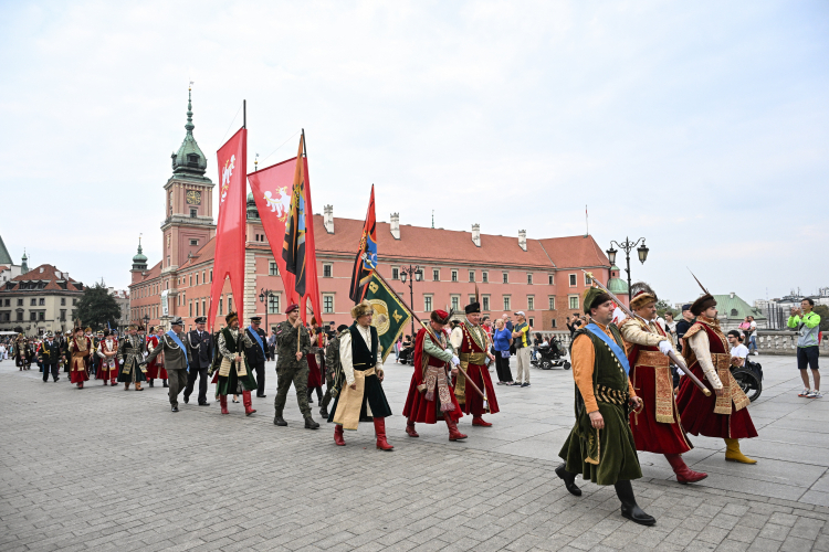Bractwa kurkowe podczas uroczystości z okazji Tysiąclecia Koronacji Pierwszych Królów Polski. Fot. PAP/Radek Pietruszka
