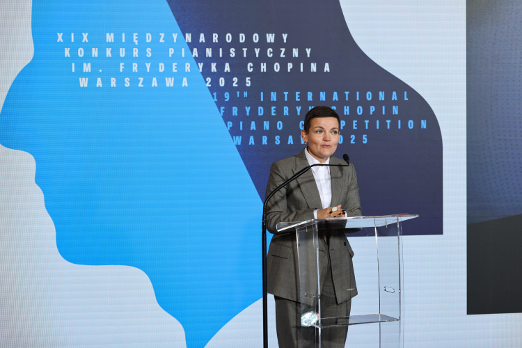Minister kultury i dziedzictwa narodowego Marta Cienkowska na konferencji prasowej inaugurującej XIX Konkurs Chopinowski. Fot. PAP/Albert Zawada