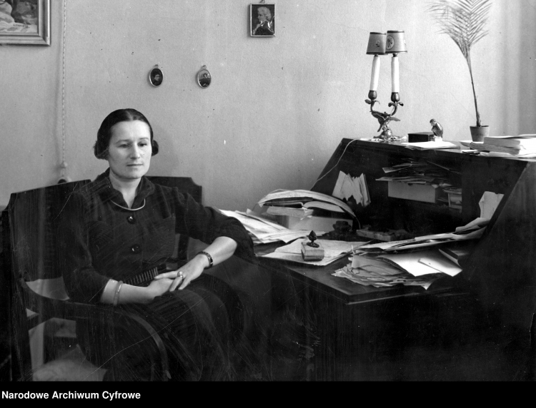 Maria Kuncewiczowa w swoim mieszkaniu. Fot. NAC