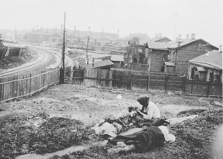 Ofiary wielkiego głodu na Ukrainie 1933 r. Fot. Alexander Wienerberger/Źródło: en.wikipedia