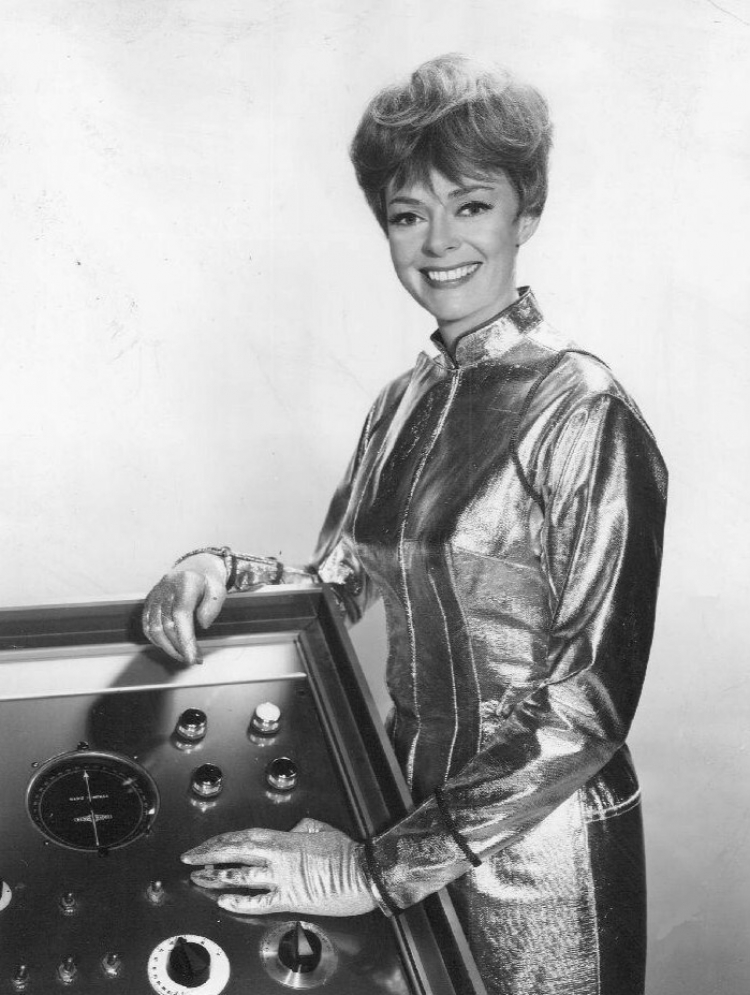 June Lockhart, serial "Zagubieni w kosmosie" (1965). Fot. Wikimedia Commons