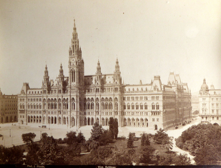 Wiedeński ratusz, 1885 r. /Źródło: en.wikipedia