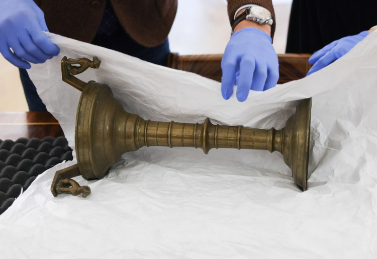 Zabytkowy lichtarz z XV w. przekazany Muzeum Zamkowemu w Malborku. Fot. Danuta Matloch/MKiDN