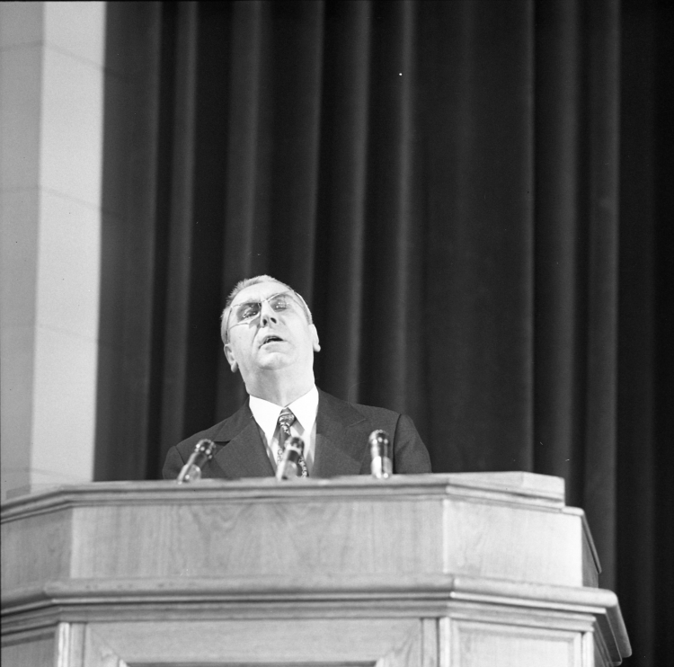 50 lat rozmów o centralnym lotnisku w Polsce. Zaczęło się za Gierka