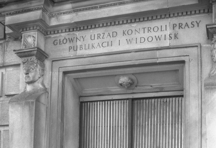 Główny Urząd Kontroli Prasy Publikacji i Widowisk mieszczący się przy ulicy Mysiej 2. Fot. PAP/Witold Jabłonowski