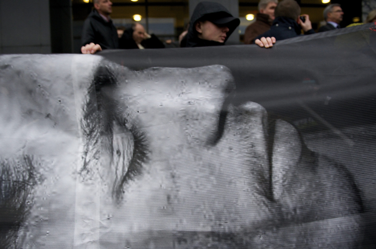 Portret Antoniego Browarczyka, jednej z pierwszych i najmłodszych ofiar stanu wojennego w Polsce, podczas otwarcia wystawy upamiętniającej 30. rocznicę wprowadzenia stanu wojennego w Komisji Krajowej NSZZ "Solidarność" w Gdańsku. Fot.  PAP/Adam Warżawa