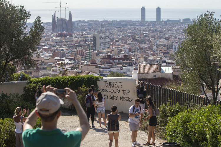 Park Guell w Barcelonie. Fot. PAP/EPA/Quique Garcia