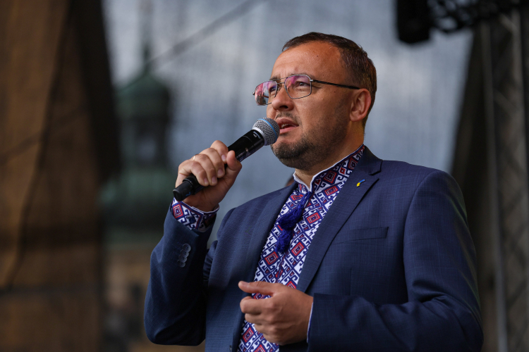 Ambasador Ukrainy w Polsce Wasyl Bodnar przemawia podczas uroczystość z okazji Dnia Niepodległości Ukrainy. Fot. PAP/Paweł Supernak