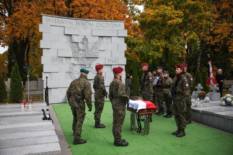 Uroczystości pogrzebowe szczątków żołnierza wyklętego Jana Jankowskiego „Groźnego”. Fot. PAP/Łukasz Gągulski