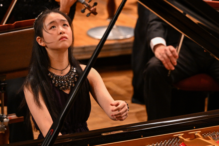 Tianyao Lyu w finale XIX konkursu chopinowskiego. Fot. PAP/Radek Pietruszka