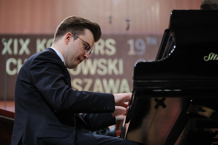 Piotr Alexewicz w finale XIX konkursu chopinowskiego. Fot. PAP/Rafał Guz