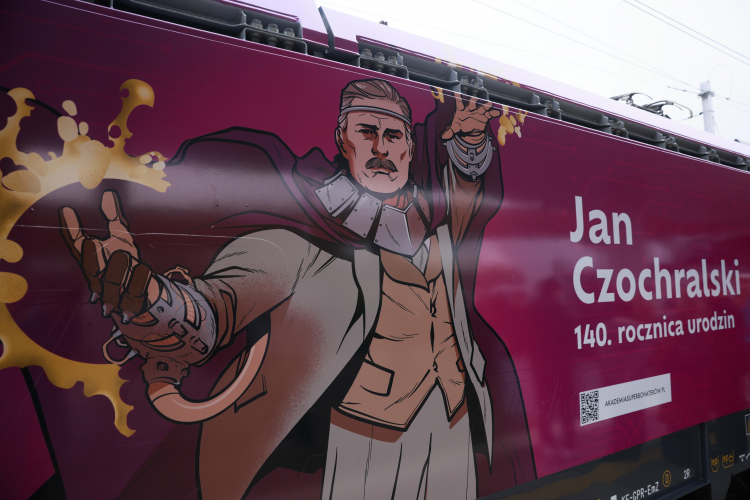 Inaugurująca akcji edukacyjnej poświęconej Janowi Czochralskiemu z okazji jubileuszu 140. urodzin naukowca przy peronie 8 Dworca Zachodniego w Warszawie Fot.  PAP/Leszek Szymański