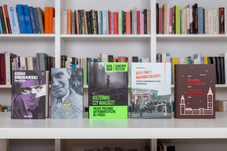 Książki nominowane do Nagrody Historycznej m.st. Warszawy im. Kazimierza Moczarskiego. Fot. Maks Januszewicz/DSH