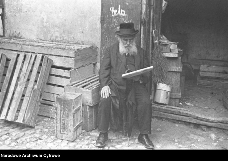 Żyd czytający gazetę, Kraków 1933 r./NAC