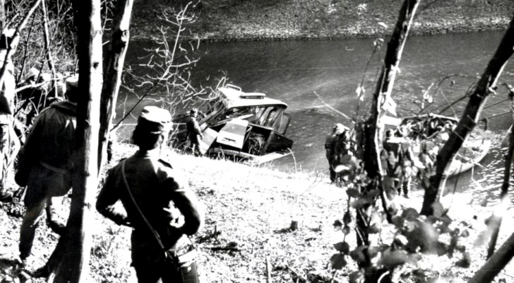 Miejsce katastrofy drogowej autobusów Autosan H9 w Oczkowie koło Żywca (Wilczy Jar), 15 listopada 1978. Źródło: Wikipedia