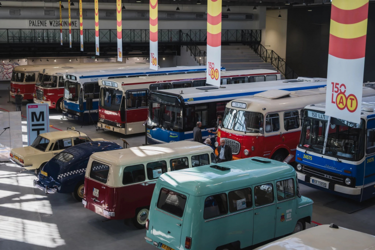 Zabytkowe pojazdy w Hangarze Czyżyny. Fot. mit.krakow.pl