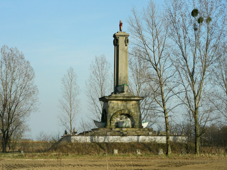 Pomnik poległych żołnierzy Radzieckich w Mikolinie, wieś Mikolin, gmina Skorogoszcz, powiat brzeski, województwo opolskie. Fot. TomaszG, CC BY 3.0 <https://creativecommons.org/licenses/by/3.0>, via Wikimedia Commons