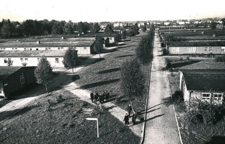 Poobozowe baraki w 1947 roku. Fot. Miejski Konserwator Zabytków w Poznaniu [reprodukcja z: Marcin Jurek, Aleksander Przybylski, Obóz NKWD w Poznaniu w 1945 roku, IPN Poznań 2025]