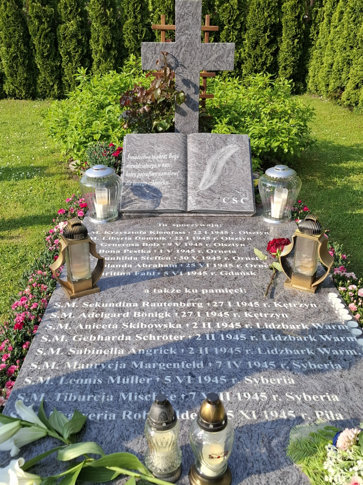 Pochowane na przyklasztornym cmentarzu w Braniewie zakonnice zostały w tym roku błogosławionymi. Fot. PAP/Agnieszka Libudzka