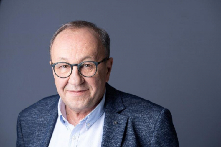 Odbierając nagrodę, prof. Traba mówił m.in. o sile i potrzebie dialogu. Fot. krakow.pl