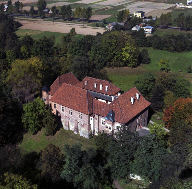 Zamek w Dębnie. Fot. PAP/Ireneusz Sobieszczuk/Leszek Wróblewski
