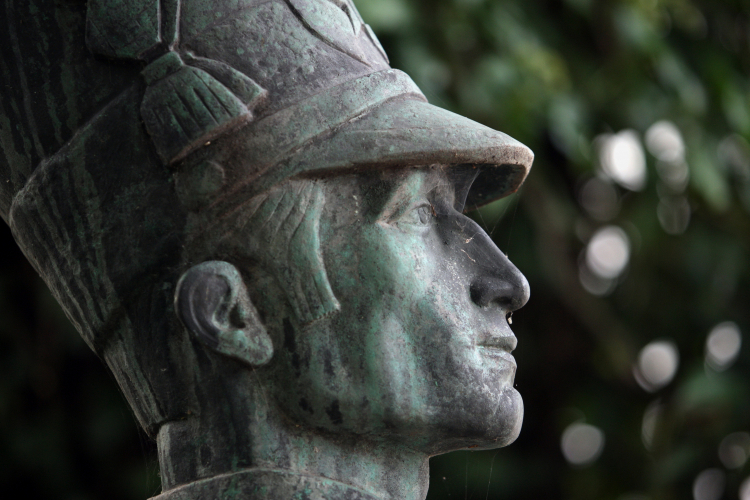 Piotr Wysocki, pomnik w Łazienkach Królewskich w Warszawie. Fot. PAP/Grzegorz Jakubowski