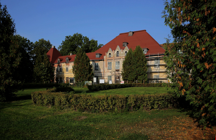 Pałac rodu Lehndorff w Sztynorcie, 2020 r. Fot. PAP/Tomasz Waszczuk