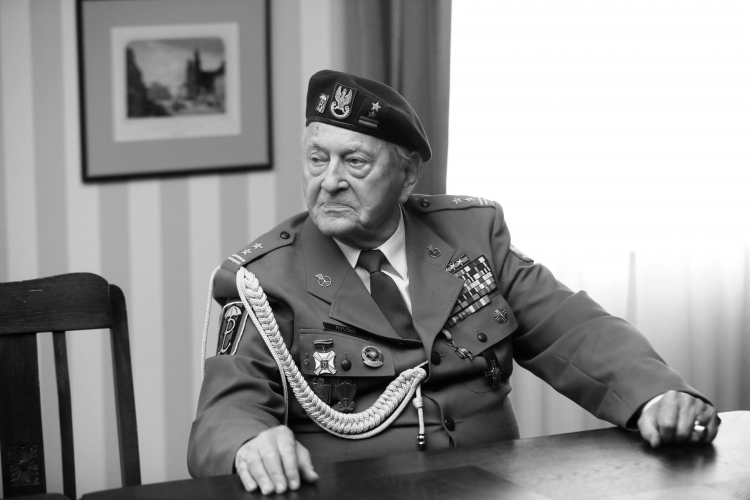 Ppłk Zbigniew Rylski, 1923-2025. Fot. PAP/Rafał Guz