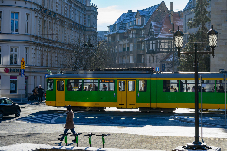 Parada zabytkowych tramwajów w Poznaniu w 2023 r. Fot. PAP/Jakub Kaczmarczyk