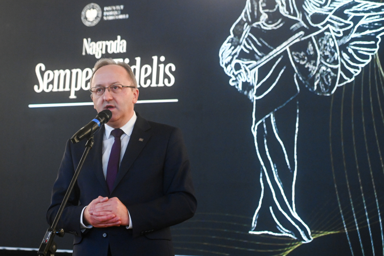 Warszawa, 2 grudnia 2024 r. Wiceprezes Instytutu Pamięci Narodowej Karol Polejowski podczas gali wręczenia nagród IPN "Semper Fidelis" na Zamku Królewskim w Warszawie. Fot.  PAP/Piotr Nowak