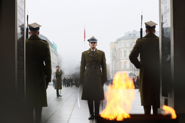 Uroczystości przy Grobie Nieznanego Żołnierza na pl. Piłsudskiego w Warszawie. Fot. PAP/Leszek Szymański