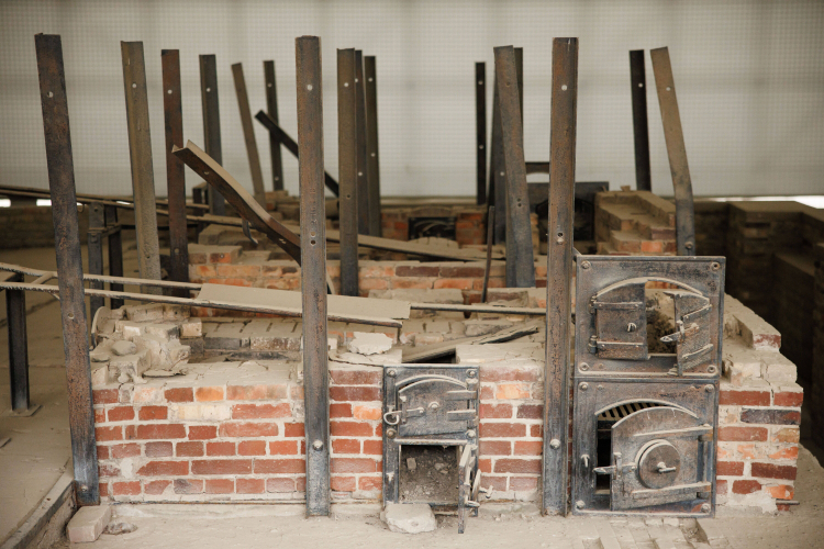 Pozostałości krematorium w obozie koncentracyjnym Sachsenhausen. Fot. PAP/EPA/Clemens Bilan