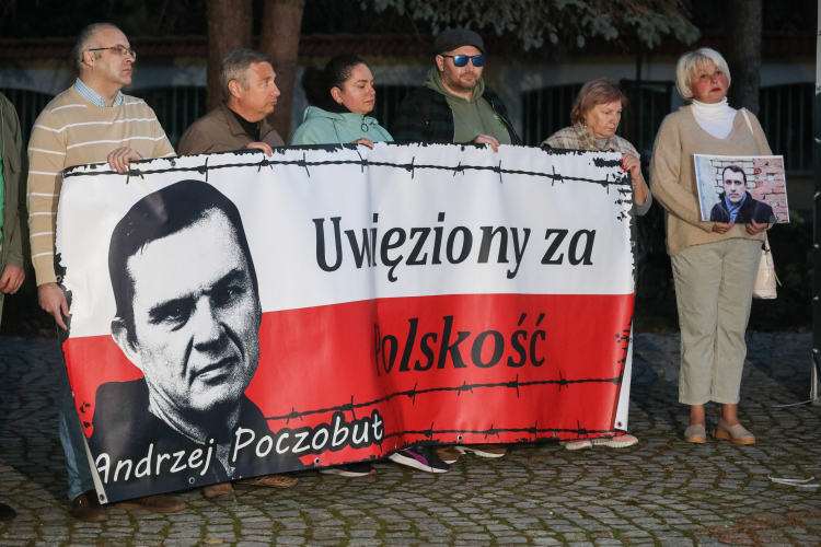 Akcja solidarnościowa z więzionym na Białorusi Andrzejem Poczobutem, 25 wrzesnia 2025 r. w Białymstoku. Organizatorami były Związek Polaków na Białorusi i Podlaski Oddział Stowarzyszenia Wspólnota Polska. Fot. PAP/Artur Reszko
