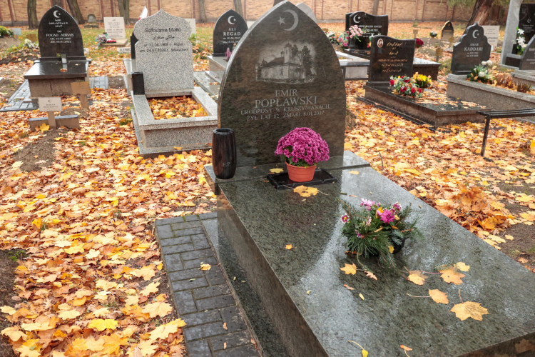 Zabytkowy Muzułmański Cmentarz Tatarski w Warszawie. Fot. PAP/Szymon Pulcyn