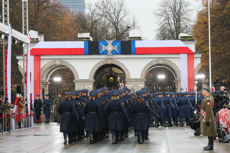 Uroczysty apelu na placu Marszałka Józefa Piłsudskiego w Warszawie. Fot. PAP/Rafał Guz