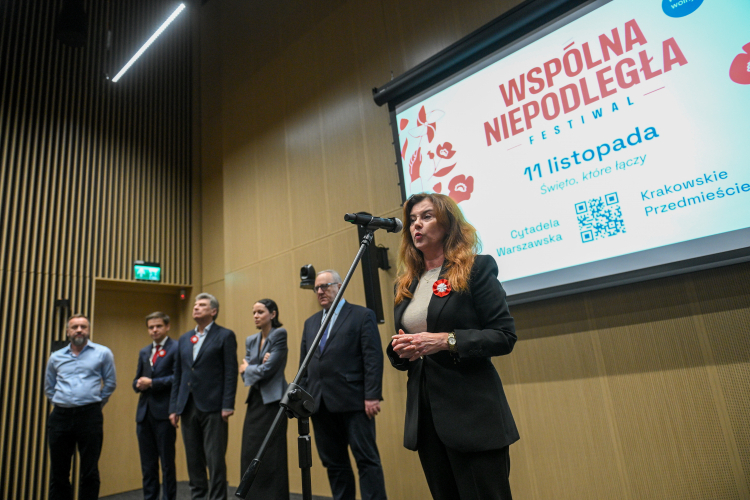 Zastępczyni prezydenta m.st. Warszawy Aldona Machnowska-Góra (P) podczas konferencji prasowej dotyczącej Festiwalu Wspólna Niepodległa z okazji Narodowego Święta Niepodległości w Muzeum Historii Polski na Cytadeli Warszawskiej. Fot. PAP/Marcin Obara