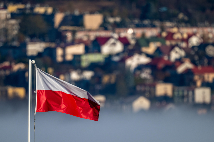 Flaga RP w Przemyślu. Fot. PAP/Darek Delmanowicz