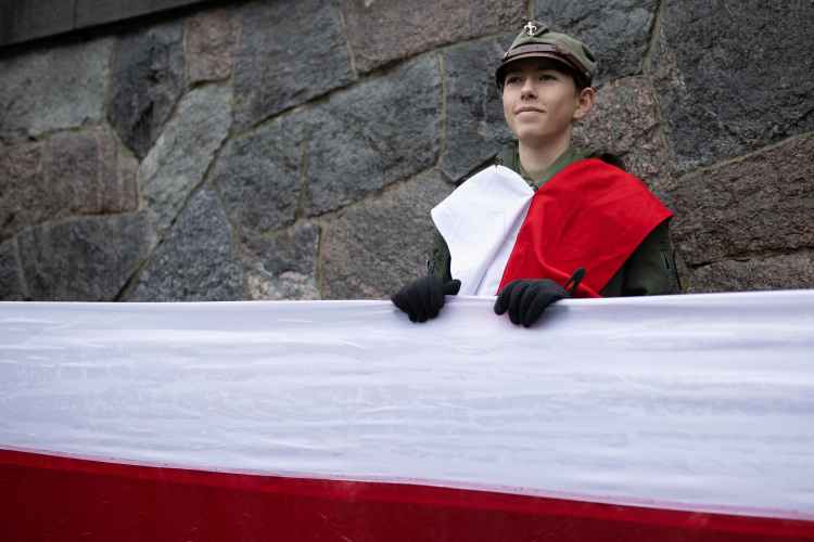 Złożenie wieńców i odśpiewanie „Mazurka Dąbrowskiego” przy Mauzoleum Matki i Serca Syna na cmentarzu na Rossie w Wilnie. Fot. PAP/Valdemar Doveiko