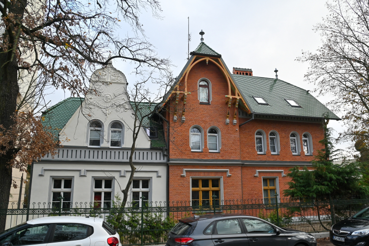 Odrestaurowana XIX-wieczna willa przy ul. Królowej Korony Polskiej 20 w Szczecinie. Fot. PAP/Marcin Bielecki
