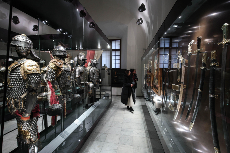 Wawelska zbrojownia po remoncie i w nowej aranżacji. Fot. PAP/Łukasz Gągulski 