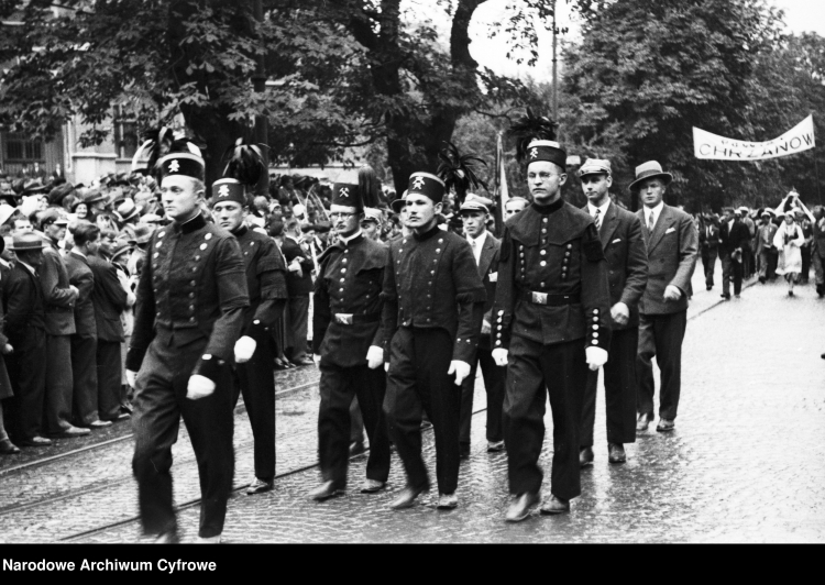 Górnicy podczas defilady, 1932 r. /NAC