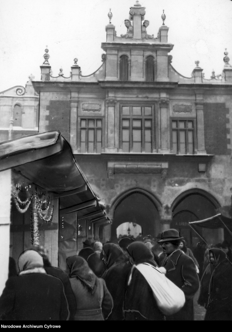 Kraków. Kiermasz bożonarodzeniowy przed Sukiennicami, 1940 r.
