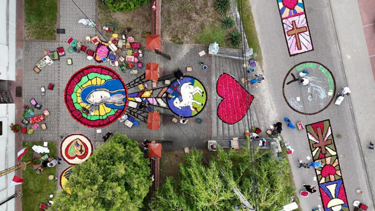 facebook/parafia Trójcy Świętej w Skęczniewie