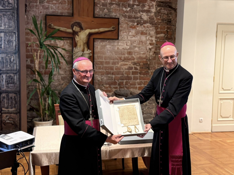 Do zbiorów płockiego Archiwum Diecezjalnego wróciły pergaminy z XIII i XIV wieku