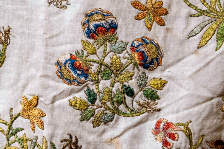 Szaty liturgiczne sprzed wieków na wystawie w skansenie w Lublinie. Fot. Muzeum Wsi Lubelskiej