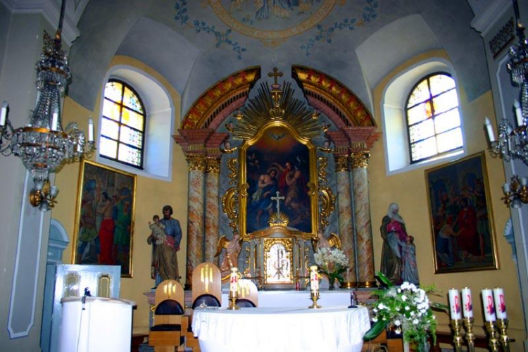 Ołtarz kościoła parafialnego św. Jana Chrzciciela w Brennej. Fot. © Marek and Ewa Wojciechowscy / Trips over Poland
