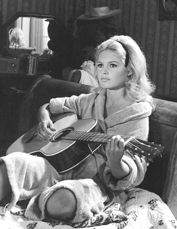 Brigitte Bardot w filmie "Życie prywatne" (1962). Fot. Unknown (Mondadori), Public domain, via Wikimedia Commons